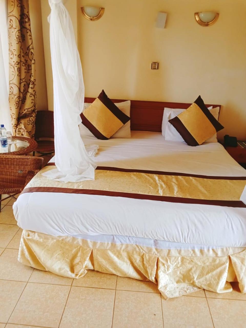 Golden Gates Hotel Thuthuriki Esterno foto